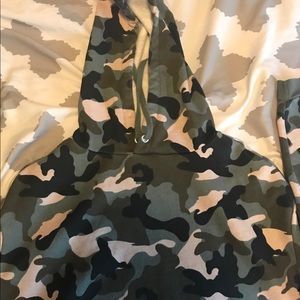 Camo Cropped Hoodie